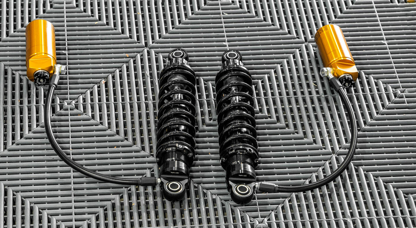 NEW Ohlins HD 779 / HD 778 Twin STX36 Blackline Shocks for Harley Baggers 