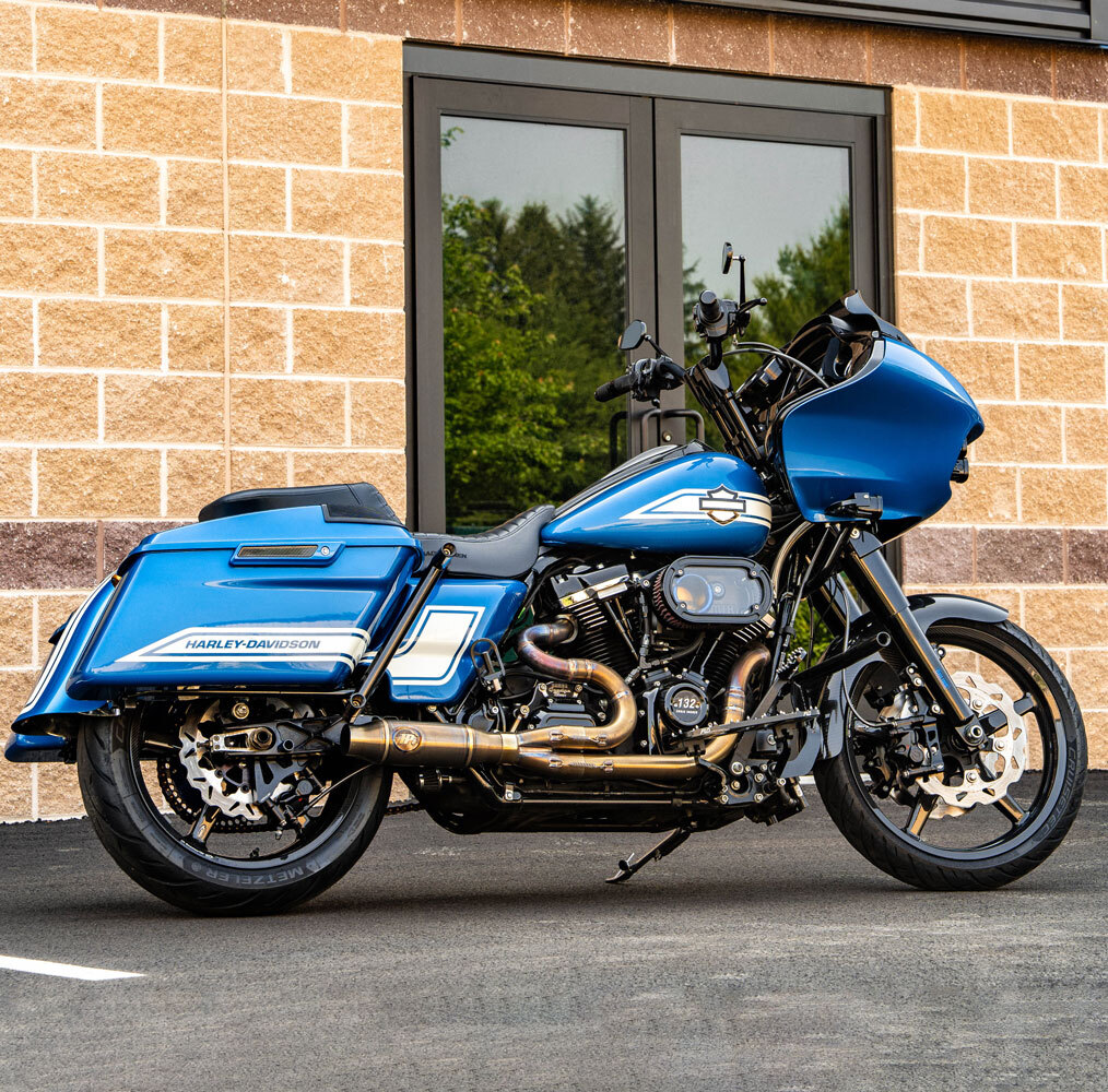 Stock Road Glide turns Fast Johnnie Performance Bagger
