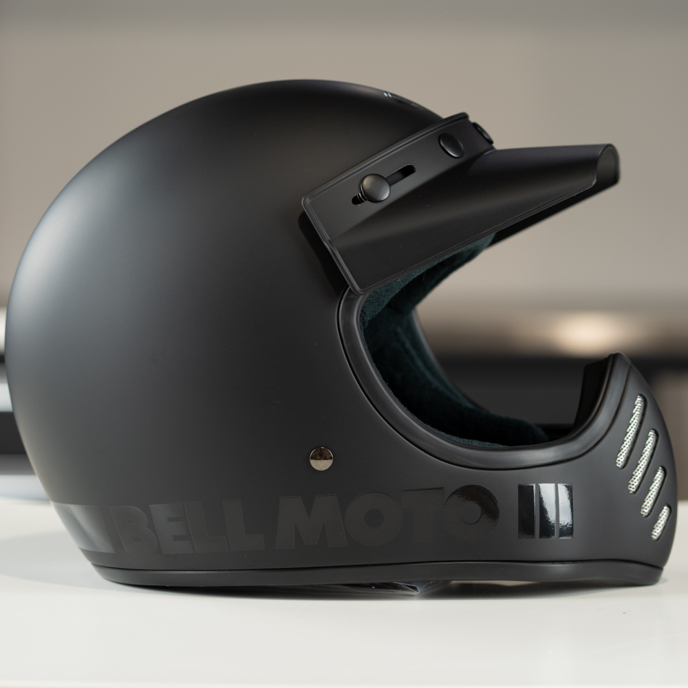 BELL MOTO3 マッドブラック L ゴーグル付き Amazon.com: Bell Moto Moto-3 Classic Matte/Gloss Blackout