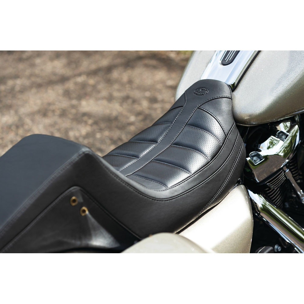 ー Mustang One-piece Wide Studded Touring Seat 75503 For Sale Mustang