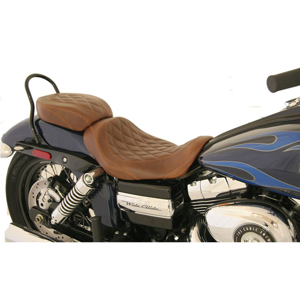 Mustang Wide Tripper Solo シート　ハーレー　ダイナ Mustang Wide Tripper Black Diamond Stitch Solo Seat for 2006