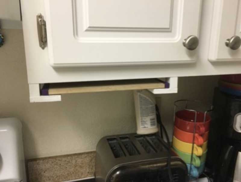 Kitchen Renovation: An Improvised Cutting Board Holder