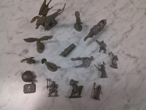 Vintage Ral Partha mini figures D&D 70s, 80s, 90s Dungeon & Dragon 21 Figure Lot