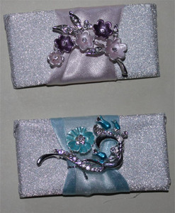 Sparkling Decorated Chocolate Favor with Fancy Brooch