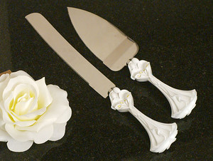 Bride and Groom with Calla Lily Bouquet Cake and Knife Set Bride and Groom with Calla Lily Bouquet Cake and Knife Set