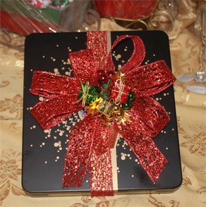 Holidays Gavottes Gold Tin Filled with Assorted Gavottes Crispy Lace Crepes Dentelle From France - Wrapped in Fancy Christmas Decoration - 420 grams Holidays Gavottes Gold Tin Filled with Assorted Gavottes Crispy Lace Crepes Dentelle From France - Wrapped in Fancy Christmas Decoration - 420 grams