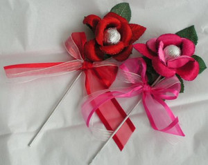 Rose Chocolate Favor with Leaves & Stem Rose Chocolate Favor with Leaves & Stem