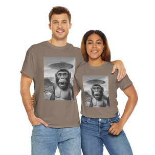 Funny Animal Selfie - Monkey Chimp - UFOs - Photobomb T-Shirt - Choice of Colors - Unisex Tee