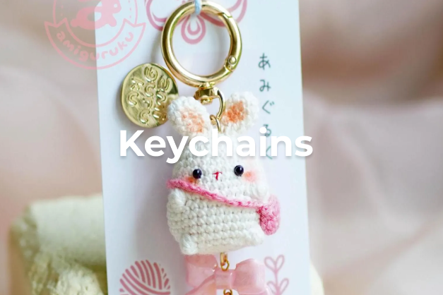 Adorable handmade amigurumi keychain by amiguruku