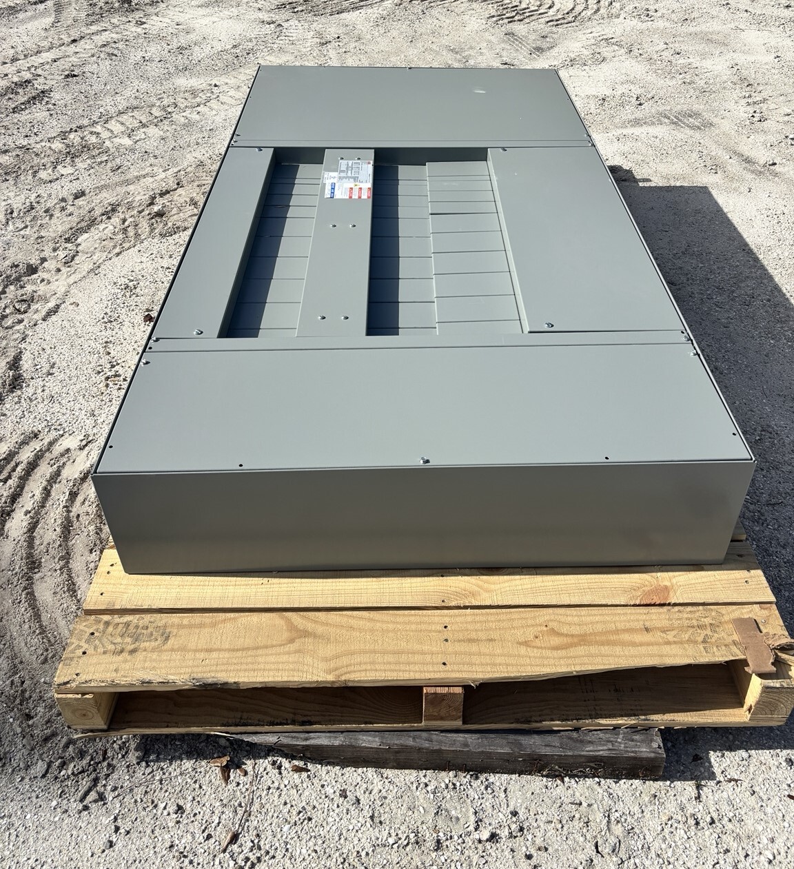 ABB ReliaGear panelboard side view
