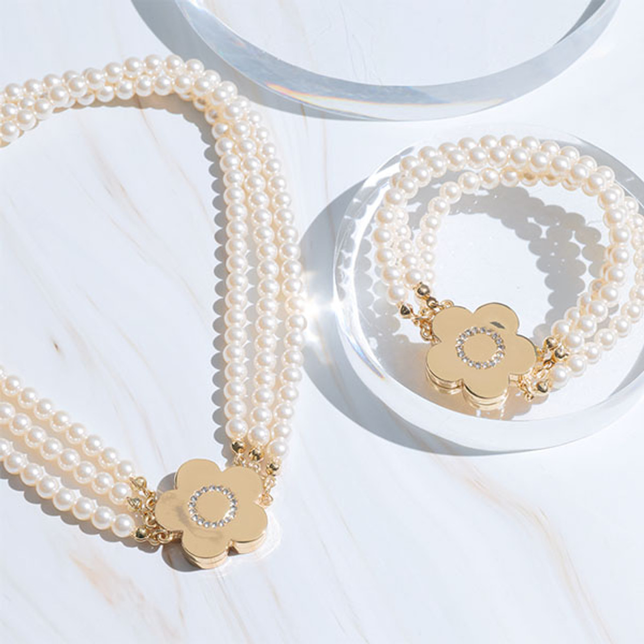Daisy Magnet Pearl Necklace