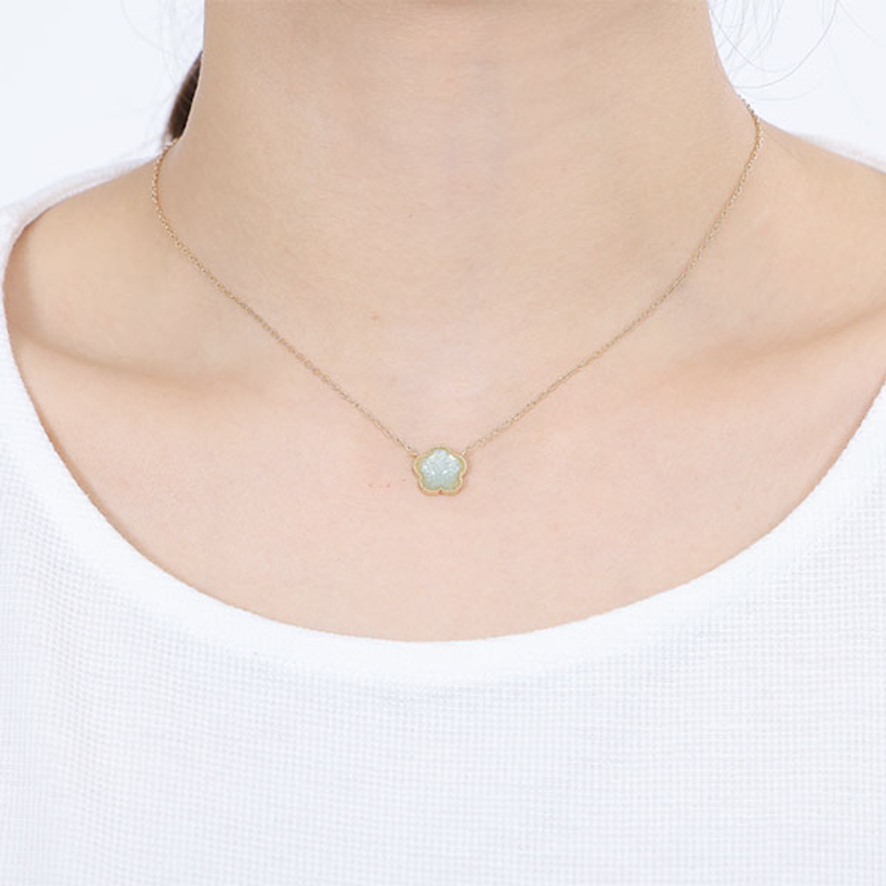 Sparkling Daisy Necklace