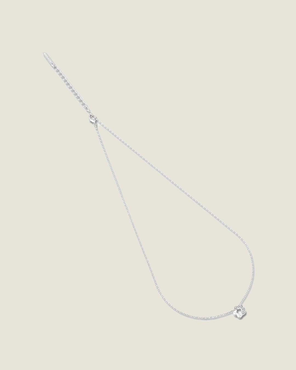 Half Stone Daisy Necklace