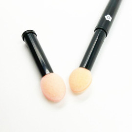 The Eyebrow Tip is pictured, it has a sponge applicator and a long black handle with the Mary Quant Daisy printed on it. It comes with a spare applicator tip which is also pictured. The Eyebrow Tip is pictured, it has a sponge applicator and a long black handle with the Mary Quant Daisy printed on it. It comes with a spare applicator tip which is also pictured.