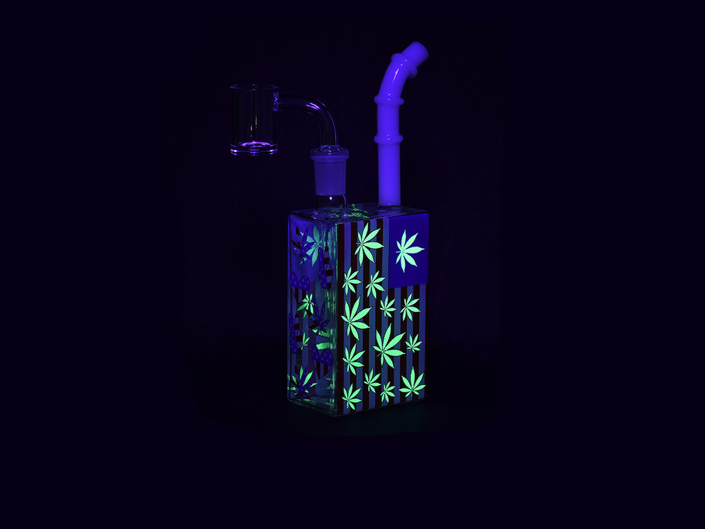 Patriotic Leaf Juice Box Glow Glass Dab Rig