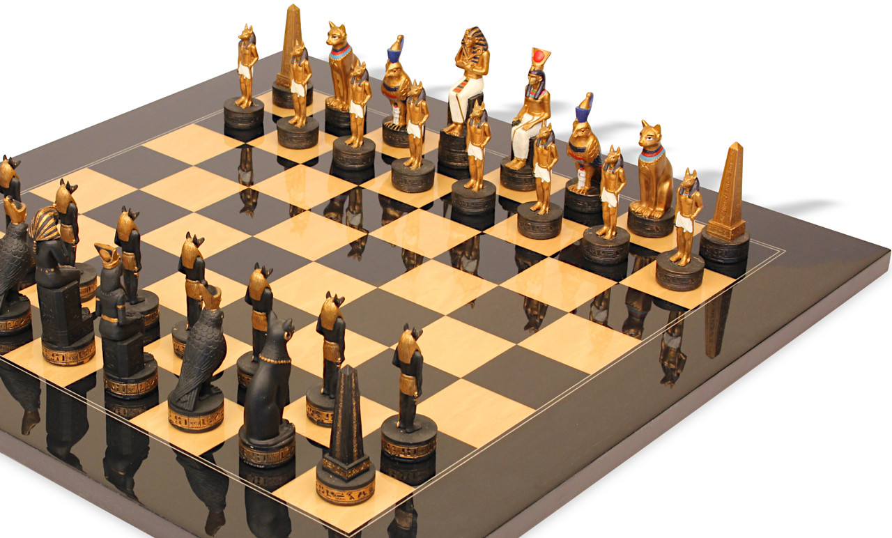 English & Scottish Theme Chess Set with Classic Walnut & Maple Chess Board