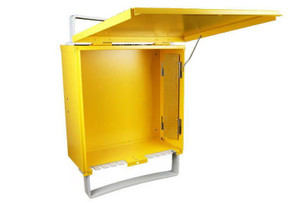 Interior of Digitek 27MBTSE-BOX empty temp box with pre-installed undrilled insulating panel, ideal for custom wiring setups