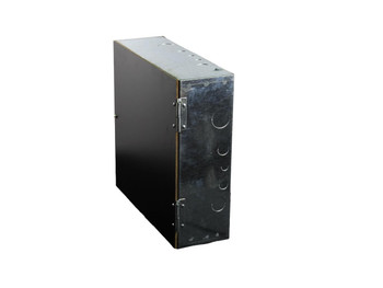 Side profile of Digitek 27MR1818U-6 galvanised steel panel, highlighting IP20 rating and M5 earth stud for grounding