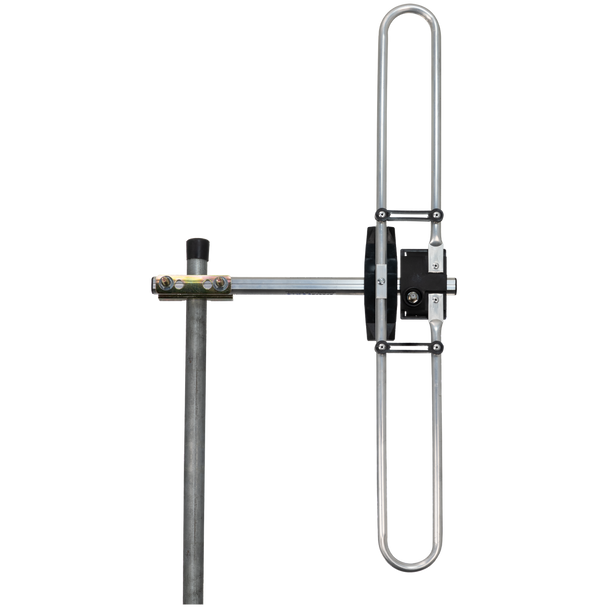 Side view of Digitek 01EDAB DAB+ antenna with long clearance boom, highlighting 670 x 370 x 100 mm dimensions and UV-stabilised design for mast-free performance