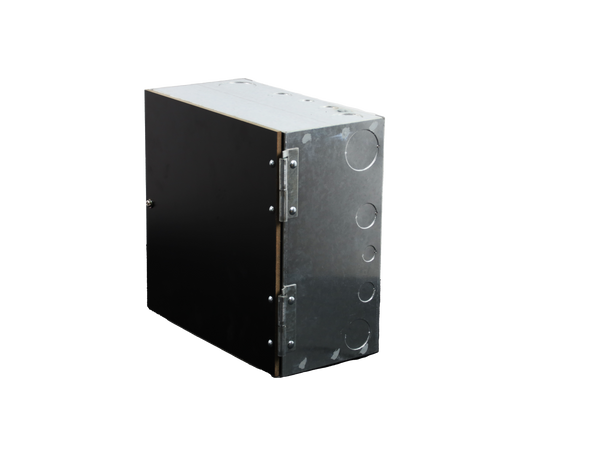 Side profile of Digitek 27MR1212U-6 panel, highlighting IP20 rating, M5 earth stud, and corrosive-resistant construction