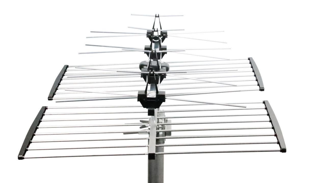 Installed Digitek 01CUPA2LPOLY UHF antenna on rooftop with tilt bracket and U-bolts, designed for Australian digital TV channels 28-51