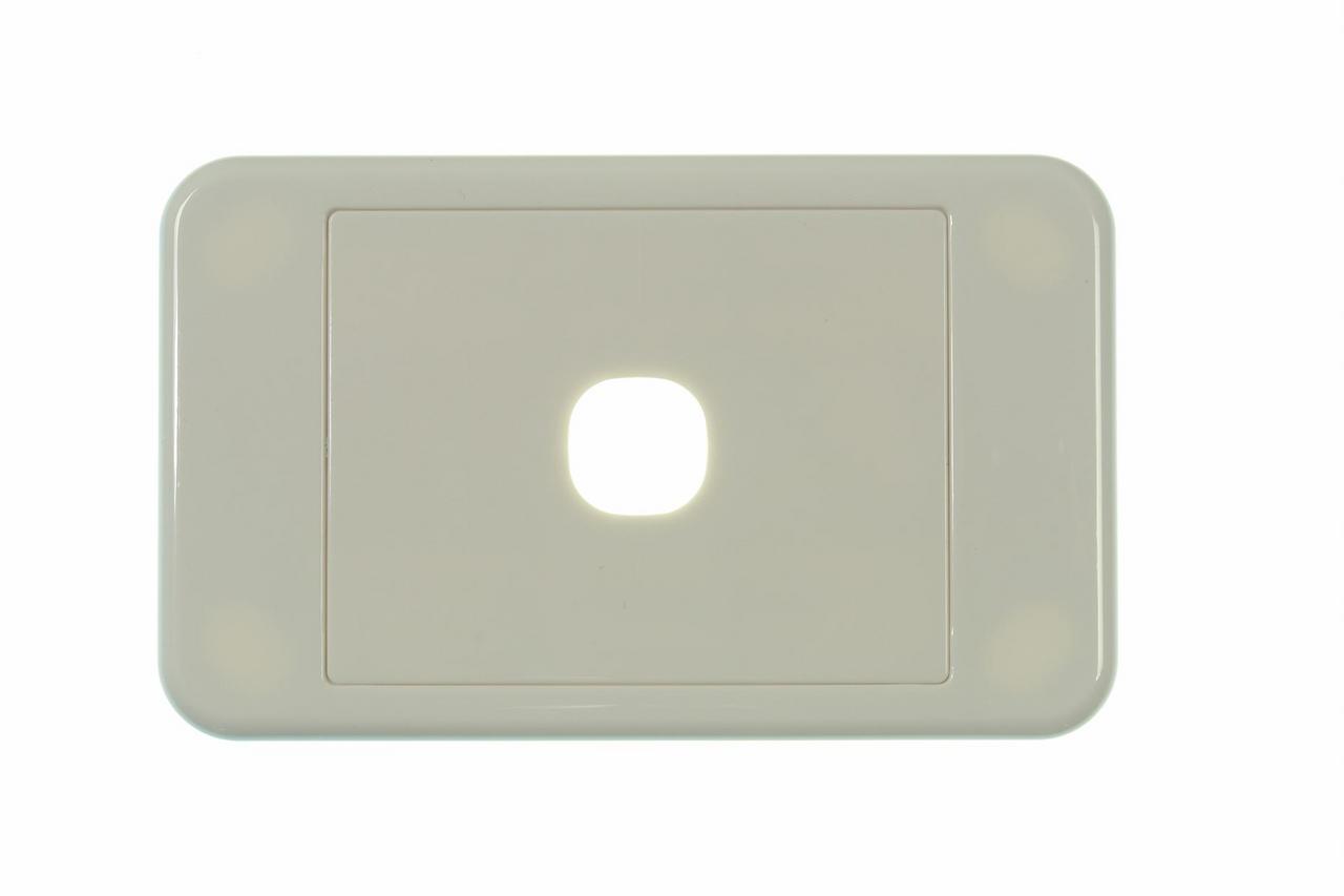 Front view of Digitek 1 gang wallplate white, no mechanism