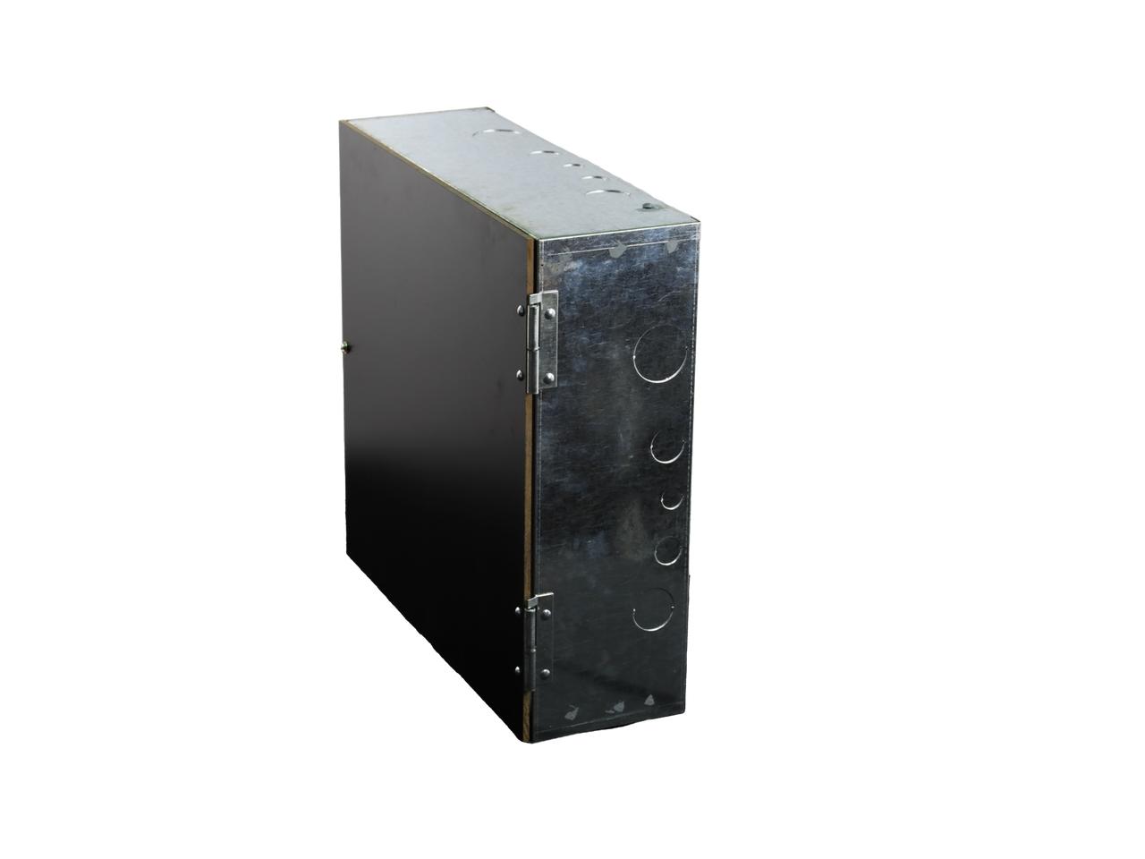 Side profile of Digitek 27MR1818U-6 galvanised steel panel, highlighting IP20 rating and M5 earth stud for grounding