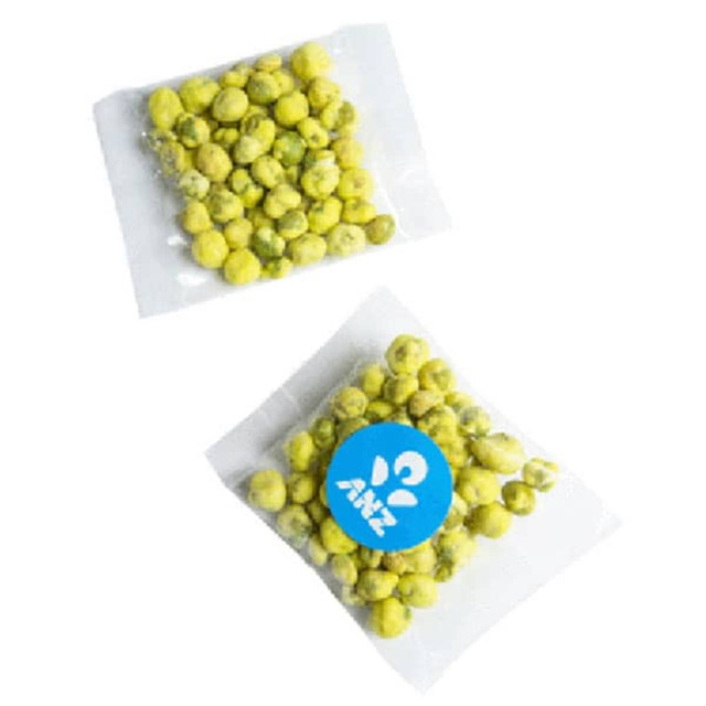 A clear bag containing green wasabi peas, featuring a blue sticker. Ideal for a savoury snack.
