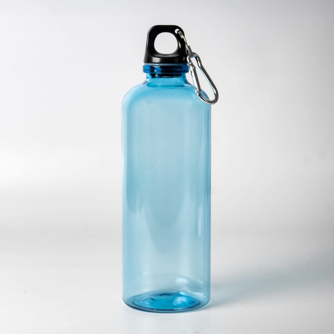 A drink bottle in blue plastic with a black lid and a metal carabiner attached.