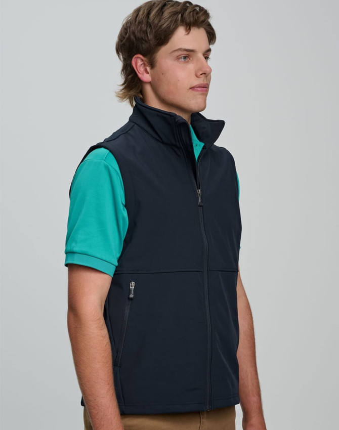 A men's softshell hi-tech vest in navy blue, featuring a zippered front and side pockets, with a logo.
