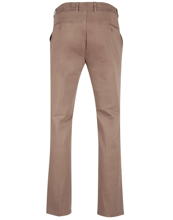 Men's chino pants in a light brown colour, featuring a smooth finish and back pockets. Includes branding on the label.
