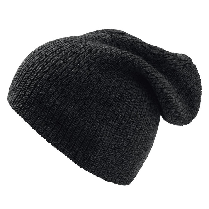 A black beanie made of ribbed fabric, featuring a slouchy design and a discreet logo.