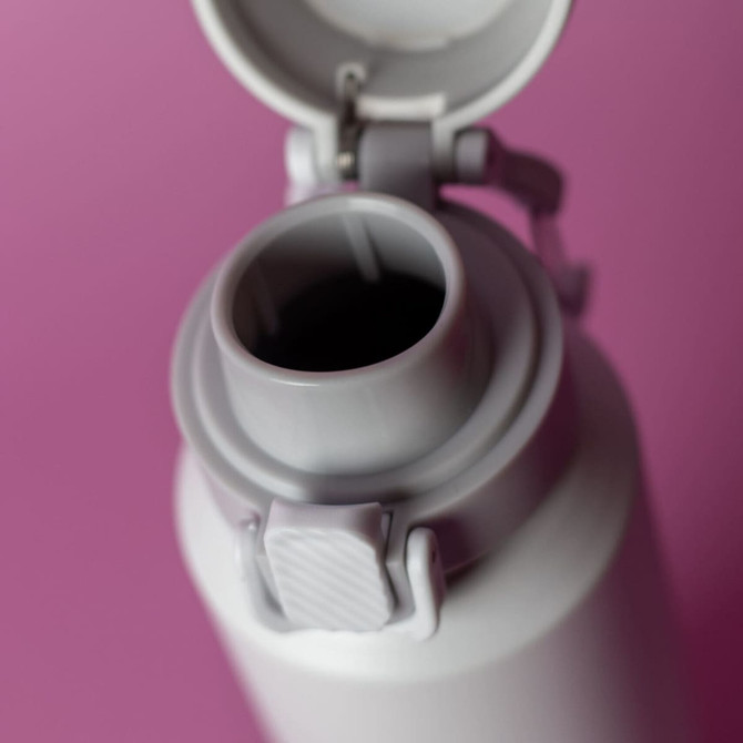 A drink bottle in grey with a cap and a spout, featuring a logo on the side.
