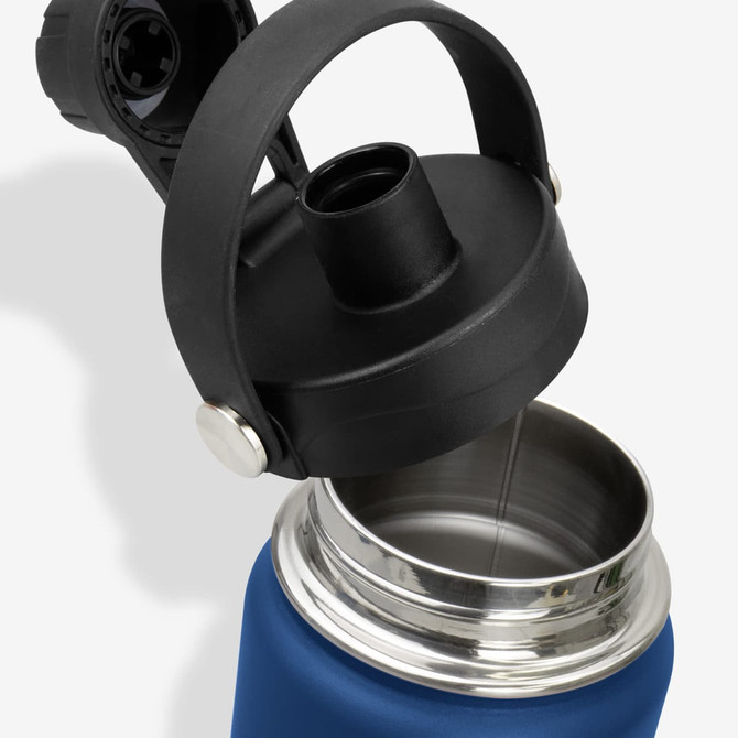 A drink bottle with a blue exterior and a black lid, featuring a stainless steel interior, showcasing its opening.