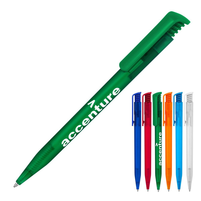 A green ballpoint pen with a clip, featuring a logo, alongside pens in red, blue, orange, and clear.