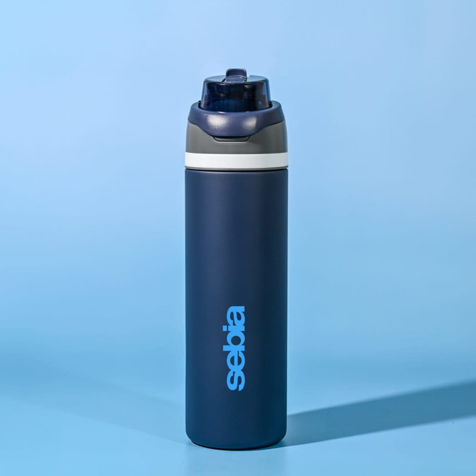 A drink bottle in navy blue featuring a lid and a logo. Designed for hydration with a sleek profile.