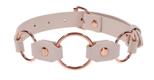 Sex & Mischief Peaches 'n CreaMe Ring Day Collar, cream faux leather with three rose gold rings and buckle