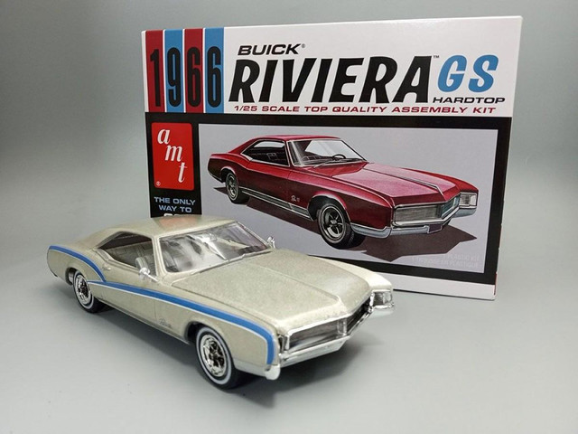 AMT 1/25 1966 Buick Riviera GS 1439 AMT 1/25 1966 Buick Riviera GS 1439