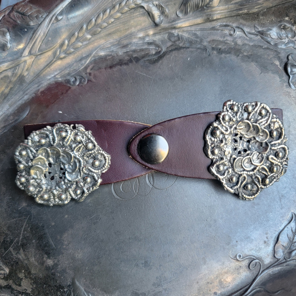Sequined Lace Latch Stud Closure