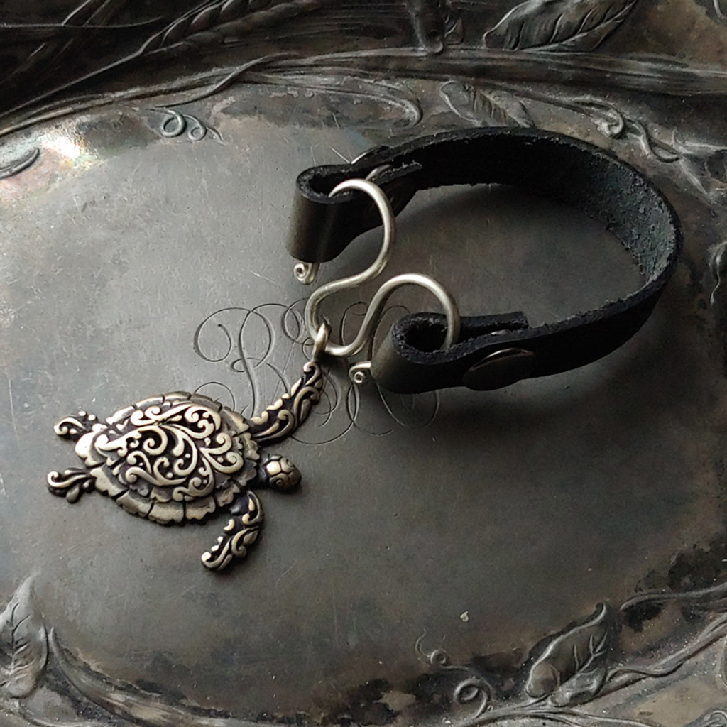 Sea Turtle Serpentine Single-Wrap Charm Lock Cuff