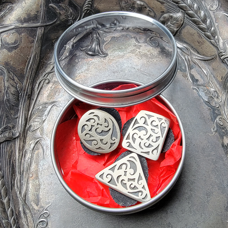 ノットアンティークス Knot antiques SIDO ROUNDTABLE Modern Ornate Stud Buttons - Set of 3 in a Reusable Tin