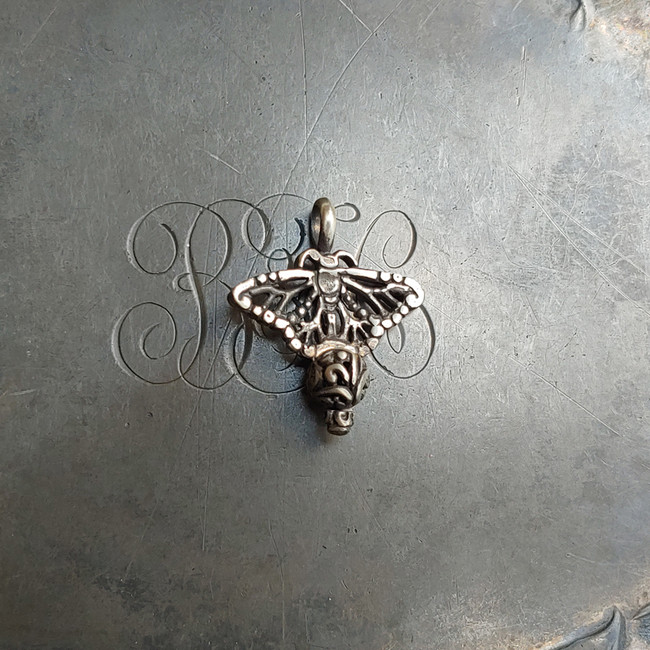 Filigree Monarch Butterfly Charm - JUL Designs display picture 1