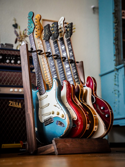 Floating Guitar Holder Wall Mount / Minimalist Simple Guitar Rack 