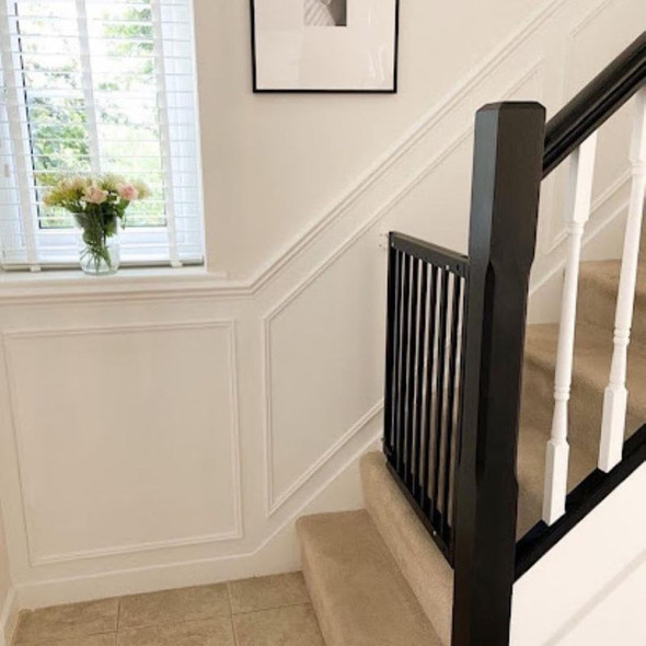 Safetots Chunky Wooden Screw Fit Stair Gate Black 63.5cm-105.5cm 2