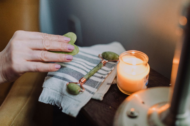 How Massage Candles Can Elevate the Manicure and Pedicure Experience