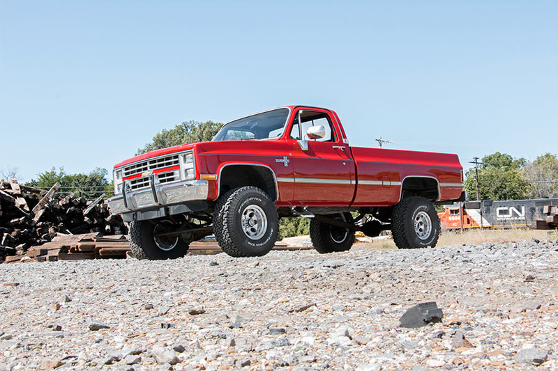 Rough Country 4 Inch Suspension Lift System 52 Inch Rear Springs 73-76 C10/K10 /K5 Blaze/C15/K15/Jimmy - 19530