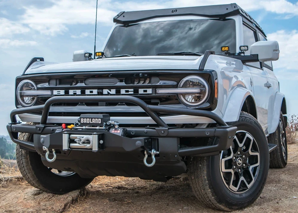 Off-road truck equipped for vehicle recovery