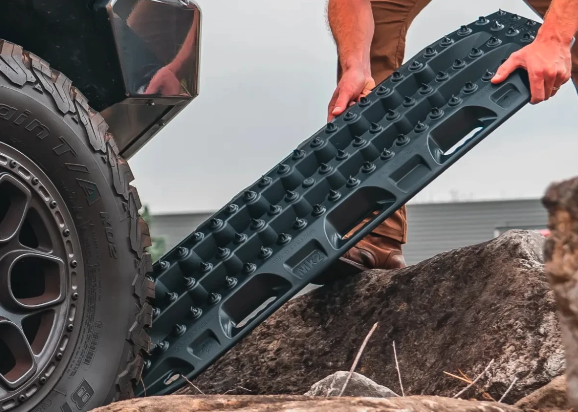 Off-road recovery tools and accessories