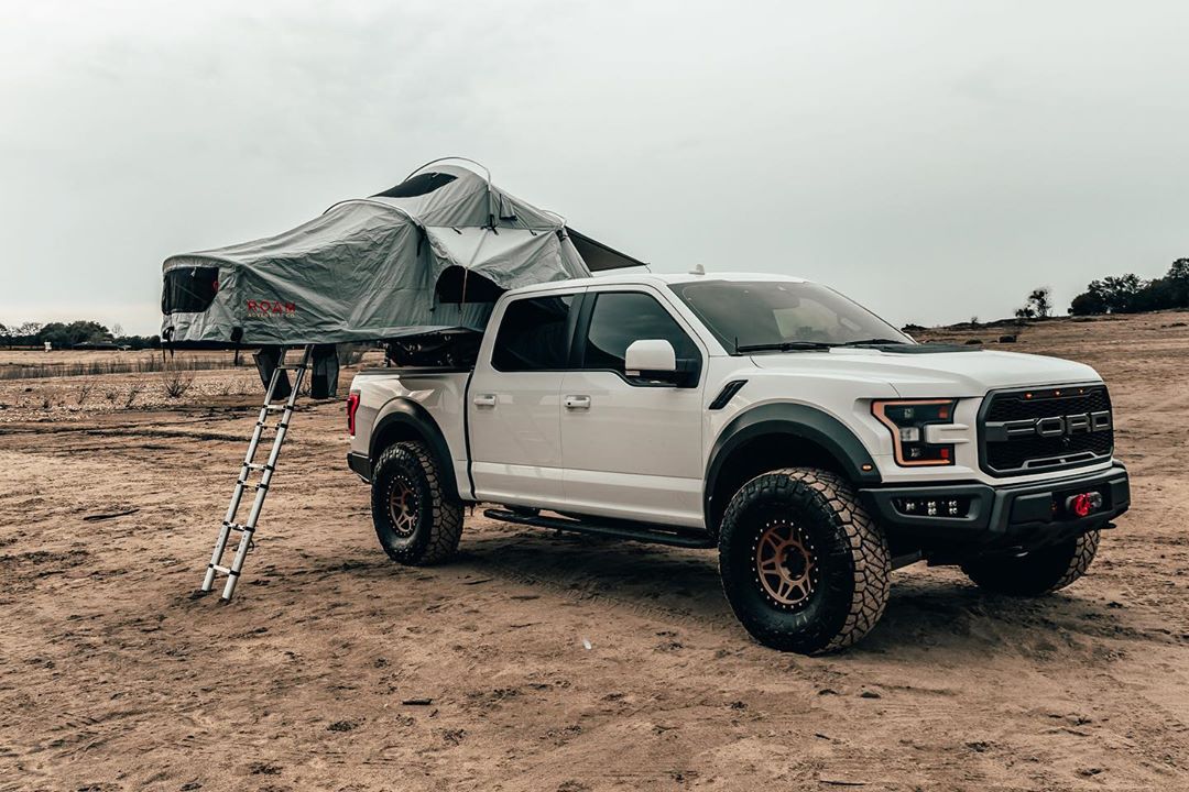 White Raptor with Front Runner Bed Rack and Roam Roof top tent