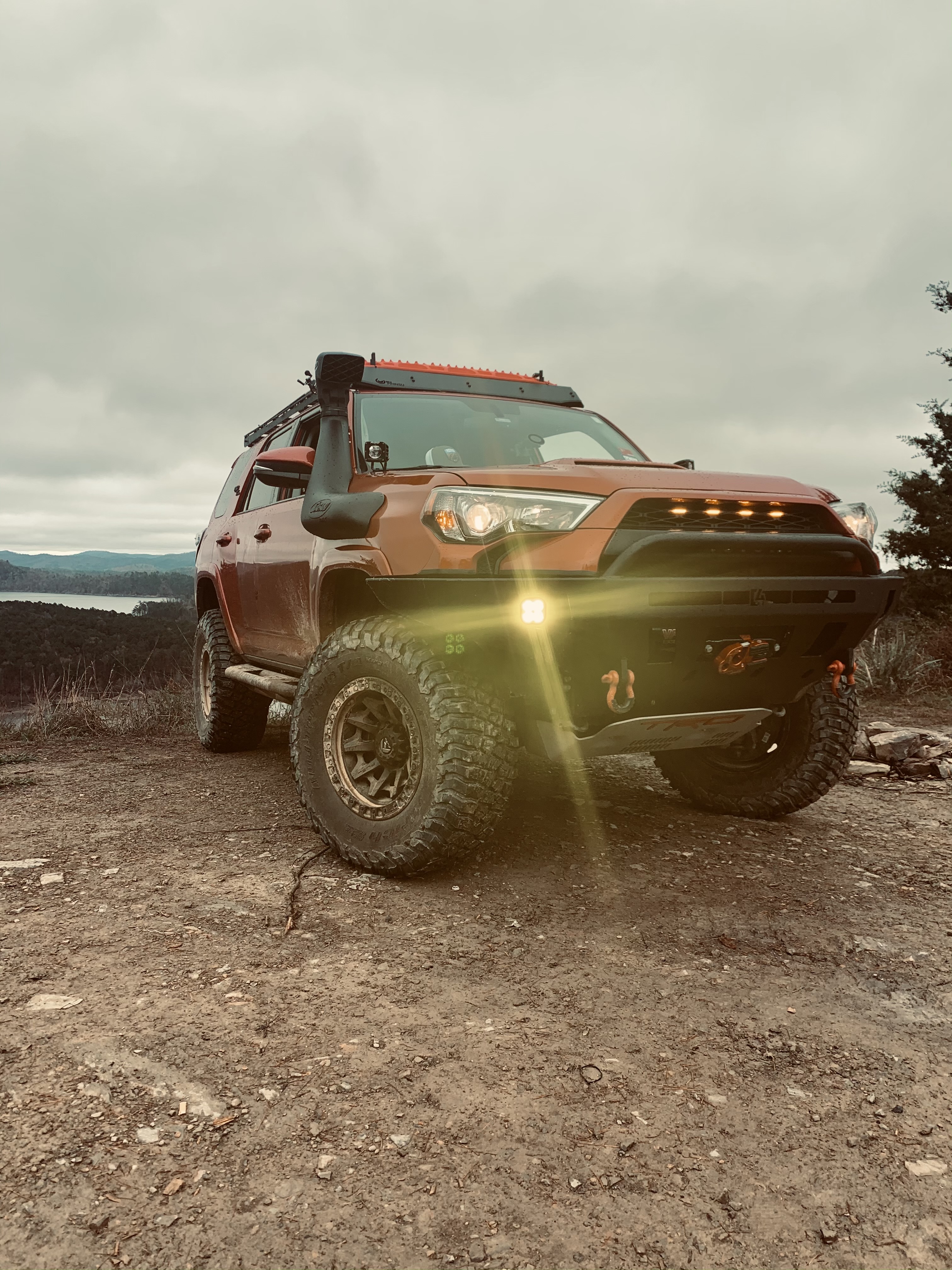 Red 2018 4Runner Prinsu Rack